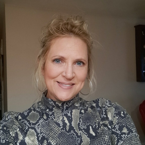 Meet your Posher, Monique - Picture 1 of 1